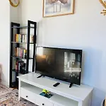 Проживание в семье Two Bedrooms,dining Area And Bathroom With Private Entrance