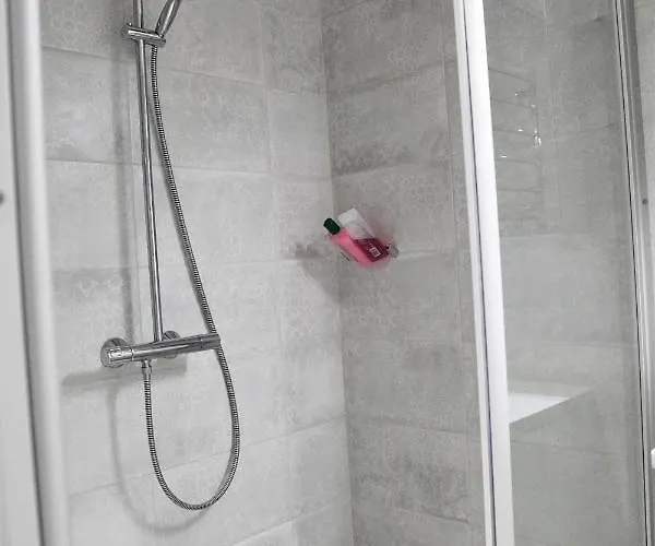 Two Bedrooms,dining Area And Bathroom With Private Entrance * 科特卡