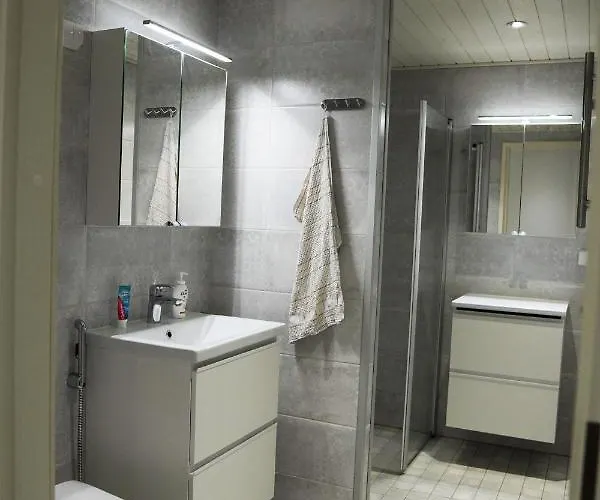 Two Bedrooms,dining Area And Bathroom With Private Entrance 民宿 科特卡