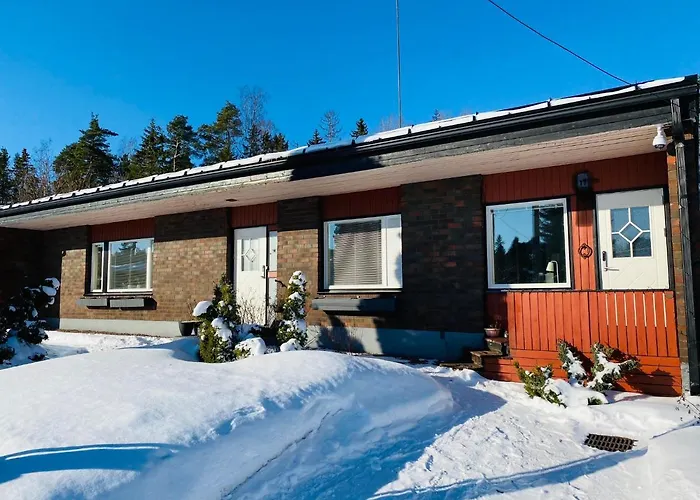 Two Bedrooms,dining Area And Bathroom With Private Entrance 民宿 *