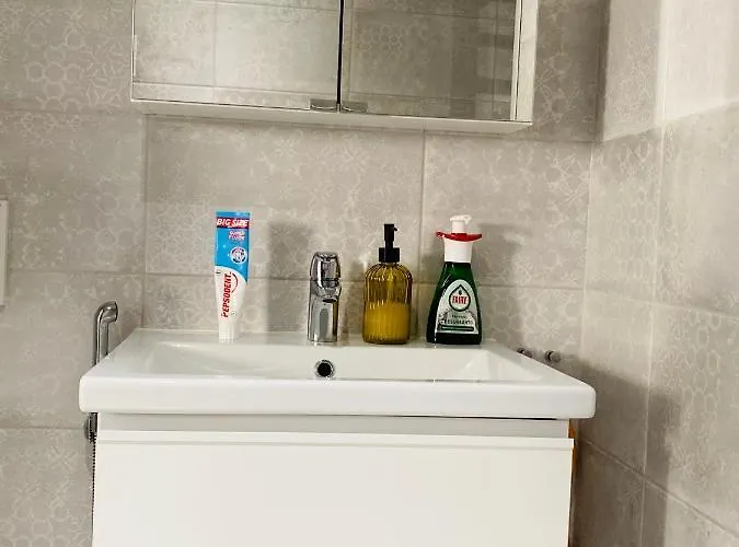 Two Bedrooms,dining Area And Bathroom With Private Entrance 民宿 科特卡