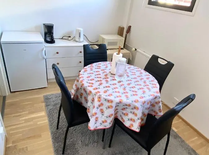 民宿 Two Bedrooms,dining Area And Bathroom With Private Entrance